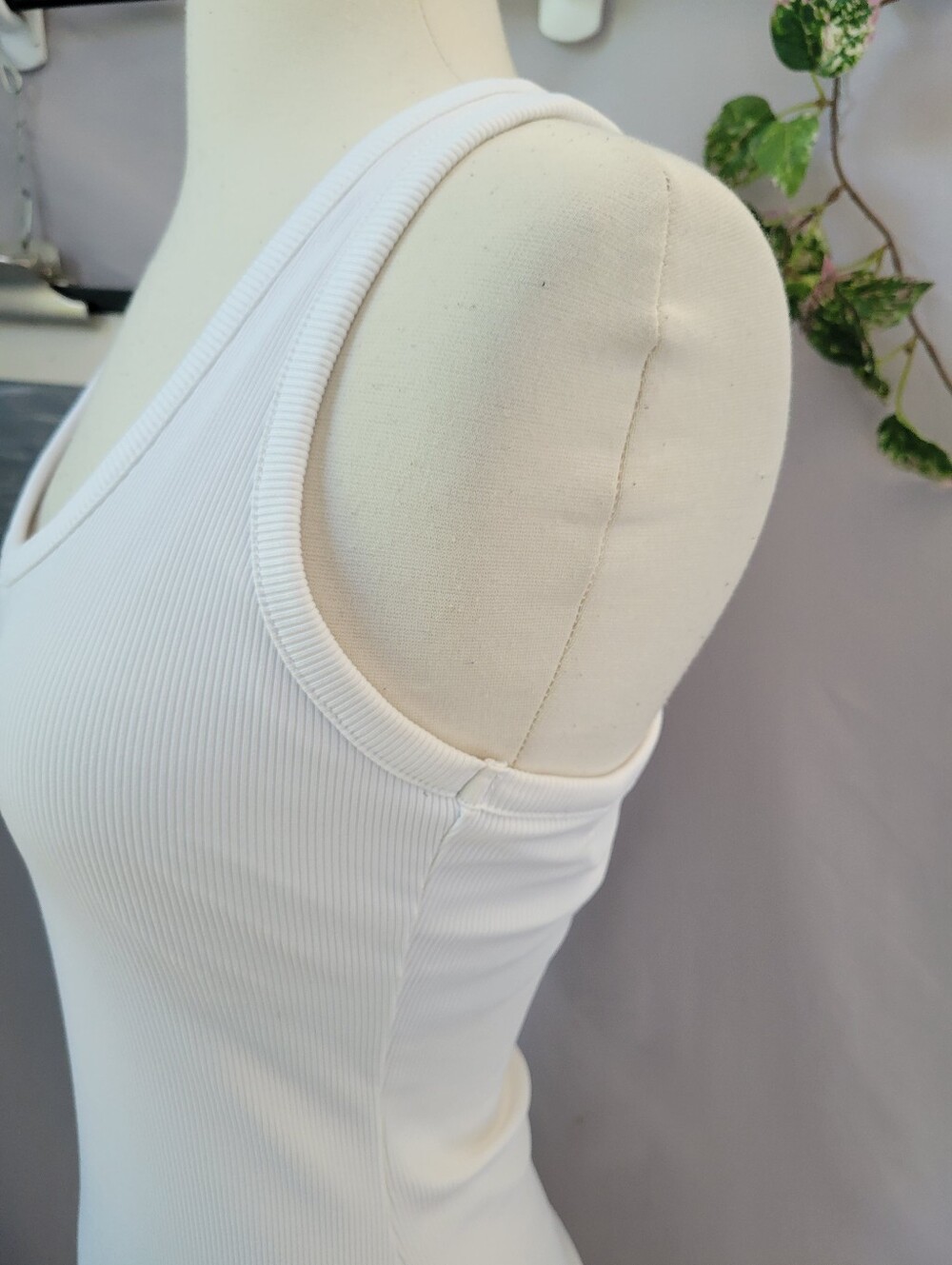 Electric Yoga Ribbed Racerback Tank Top in White S - Picture 6 of 12